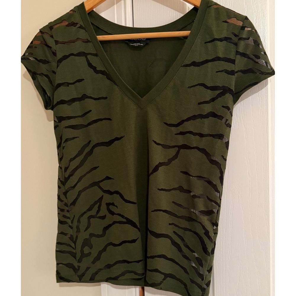 Bebe Olive‎ Green Burnout Tiger Stripe V-Neck Short Sleeve T-Shirt XS USA Made